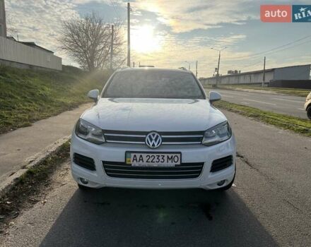Белый Фольксваген Туарег, объемом двигателя 2.46 л и пробегом 169 тыс. км за 25555 $, фото 2 на Automoto.ua