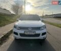 Белый Фольксваген Туарег, объемом двигателя 2.46 л и пробегом 169 тыс. км за 25555 $, фото 2 на Automoto.ua