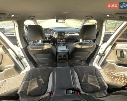 Белый Фольксваген Туарег, объемом двигателя 2.46 л и пробегом 169 тыс. км за 25555 $, фото 21 на Automoto.ua