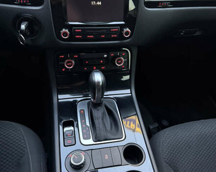 Білий Фольксваген Туарег, об'ємом двигуна 2.97 л та пробігом 231 тис. км за 17999 $, фото 31 на Automoto.ua