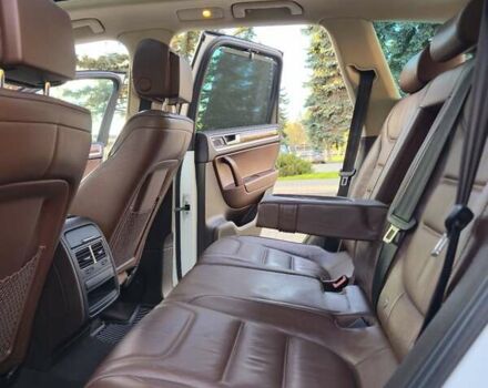 Белый Фольксваген Туарег, объемом двигателя 2.97 л и пробегом 290 тыс. км за 17500 $, фото 23 на Automoto.ua