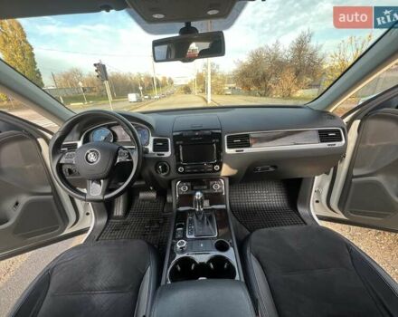 Белый Фольксваген Туарег, объемом двигателя 2.46 л и пробегом 169 тыс. км за 25555 $, фото 22 на Automoto.ua