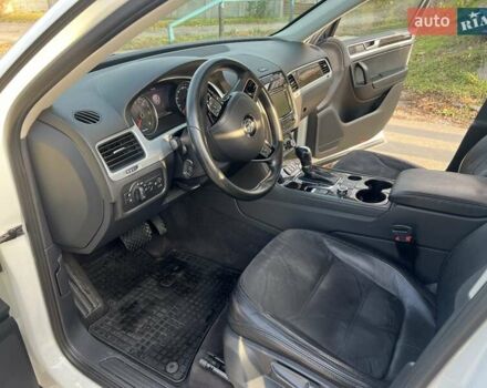 Белый Фольксваген Туарег, объемом двигателя 2.46 л и пробегом 169 тыс. км за 25555 $, фото 12 на Automoto.ua