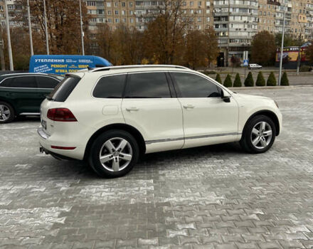 Белый Фольксваген Туарег, объемом двигателя 2.97 л и пробегом 225 тыс. км за 17900 $, фото 4 на Automoto.ua