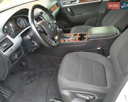 Білий Фольксваген Туарег, об'ємом двигуна 2.97 л та пробігом 183 тис. км за 17900 $, фото 8 на Automoto.ua