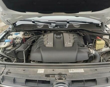 Белый Фольксваген Туарег, объемом двигателя 3 л и пробегом 208 тыс. км за 16000 $, фото 4 на Automoto.ua