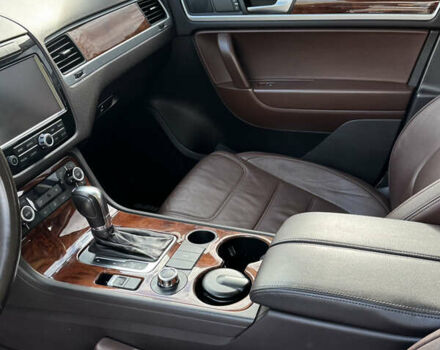 Белый Фольксваген Туарег, объемом двигателя 3 л и пробегом 175 тыс. км за 17500 $, фото 7 на Automoto.ua