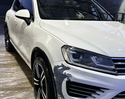 Белый Фольксваген Туарег, объемом двигателя 3 л и пробегом 148 тыс. км за 13000 $, фото 1 на Automoto.ua