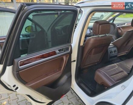 Белый Фольксваген Туарег, объемом двигателя 2.97 л и пробегом 290 тыс. км за 17500 $, фото 19 на Automoto.ua