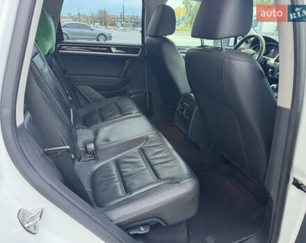 Белый Фольксваген Туарег, объемом двигателя 2.97 л и пробегом 209 тыс. км за 20500 $, фото 12 на Automoto.ua