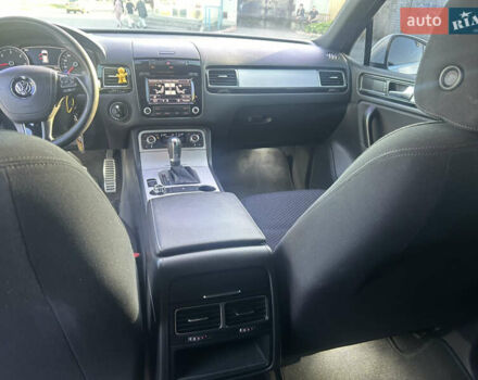 Белый Фольксваген Туарег, объемом двигателя 2.97 л и пробегом 245 тыс. км за 20000 $, фото 10 на Automoto.ua