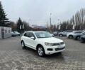 Белый Фольксваген Туарег, объемом двигателя 3 л и пробегом 228 тыс. км за 17500 $, фото 1 на Automoto.ua
