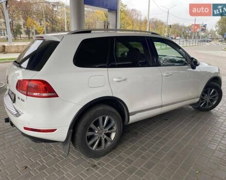 Белый Фольксваген Туарег, объемом двигателя 2.97 л и пробегом 209 тыс. км за 18000 $, фото 4 на Automoto.ua