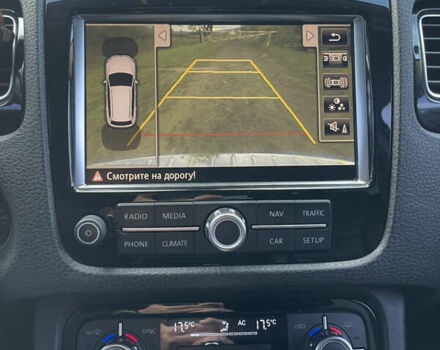 Белый Фольксваген Туарег, объемом двигателя 2.97 л и пробегом 257 тыс. км за 21000 $, фото 28 на Automoto.ua