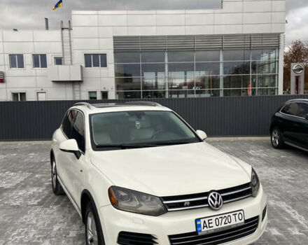 Белый Фольксваген Туарег, объемом двигателя 2.97 л и пробегом 225 тыс. км за 17900 $, фото 2 на Automoto.ua