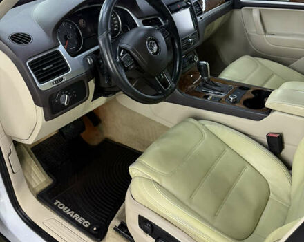 Белый Фольксваген Туарег, объемом двигателя 2.97 л и пробегом 370 тыс. км за 15499 $, фото 10 на Automoto.ua