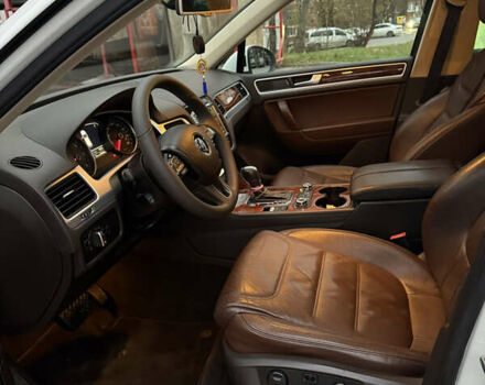 Белый Фольксваген Туарег, объемом двигателя 2.97 л и пробегом 246 тыс. км за 20800 $, фото 11 на Automoto.ua