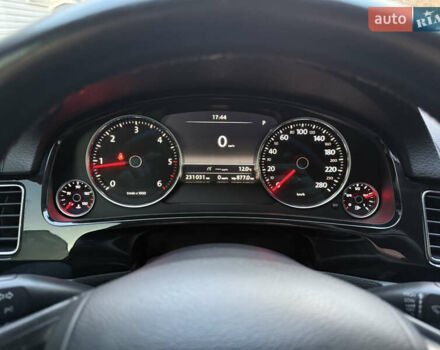 Білий Фольксваген Туарег, об'ємом двигуна 2.97 л та пробігом 231 тис. км за 17999 $, фото 26 на Automoto.ua