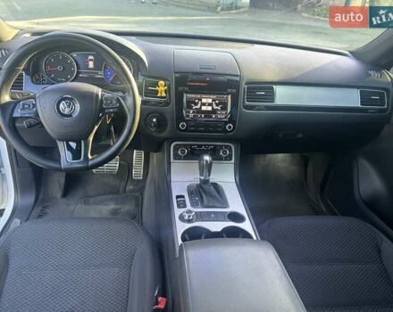 Белый Фольксваген Туарег, объемом двигателя 2.97 л и пробегом 245 тыс. км за 20000 $, фото 11 на Automoto.ua