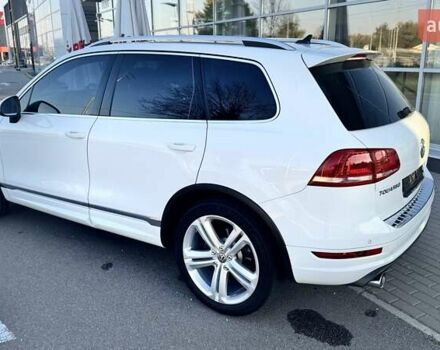 Белый Фольксваген Туарег, объемом двигателя 4.13 л и пробегом 128 тыс. км за 29000 $, фото 6 на Automoto.ua