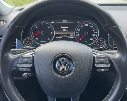 Белый Фольксваген Туарег, объемом двигателя 2.97 л и пробегом 257 тыс. км за 21000 $, фото 36 на Automoto.ua