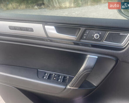 Белый Фольксваген Туарег, объемом двигателя 2.97 л и пробегом 242 тыс. км за 19999 $, фото 45 на Automoto.ua