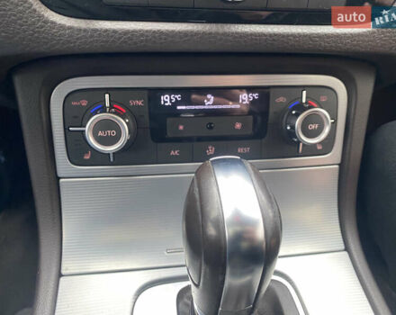 Белый Фольксваген Туарег, объемом двигателя 2.97 л и пробегом 260 тыс. км за 22500 $, фото 65 на Automoto.ua