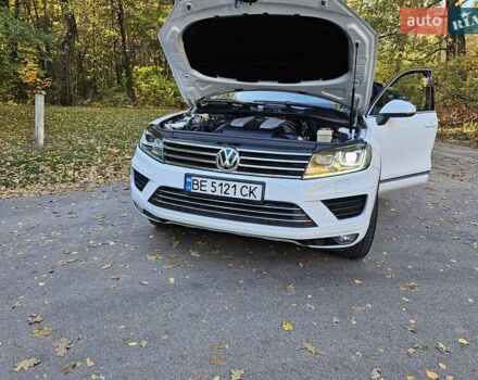 Белый Фольксваген Туарег, объемом двигателя 2.97 л и пробегом 110 тыс. км за 18000 $, фото 11 на Automoto.ua