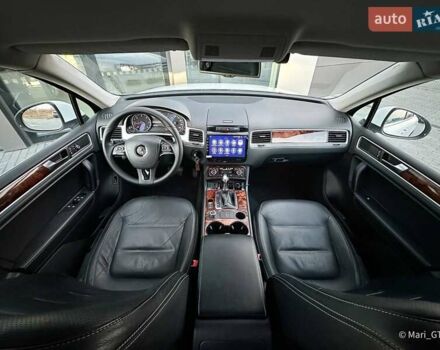 Білий Фольксваген Туарег, об'ємом двигуна 3 л та пробігом 239 тис. км за 19300 $, фото 40 на Automoto.ua