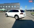 Белый Фольксваген Туарег, объемом двигателя 2.97 л и пробегом 257 тыс. км за 23000 $, фото 4 на Automoto.ua