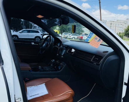 Білий Фольксваген Туарег, об'ємом двигуна 2.97 л та пробігом 222 тис. км за 20000 $, фото 4 на Automoto.ua