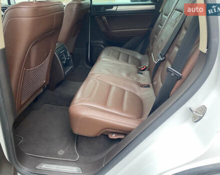 Белый Фольксваген Туарег, объемом двигателя 2.97 л и пробегом 260 тыс. км за 22500 $, фото 45 на Automoto.ua