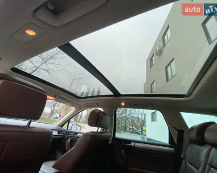 Белый Фольксваген Туарег, объемом двигателя 2.97 л и пробегом 260 тыс. км за 22500 $, фото 49 на Automoto.ua