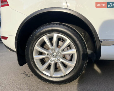 Белый Фольксваген Туарег, объемом двигателя 2.97 л и пробегом 142 тыс. км за 22500 $, фото 10 на Automoto.ua