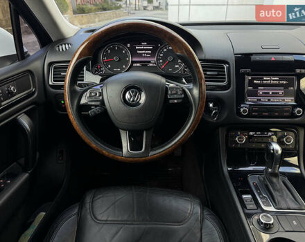 Белый Фольксваген Туарег, объемом двигателя 2.97 л и пробегом 220 тыс. км за 17700 $, фото 20 на Automoto.ua