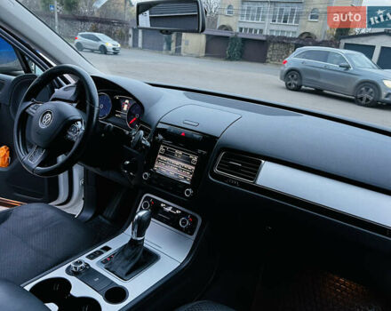 Білий Фольксваген Туарег, об'ємом двигуна 2.97 л та пробігом 344 тис. км за 15900 $, фото 19 на Automoto.ua