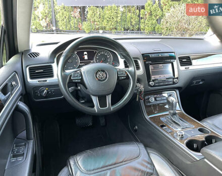 Белый Фольксваген Туарег, объемом двигателя 2.97 л и пробегом 255 тыс. км за 18900 $, фото 16 на Automoto.ua