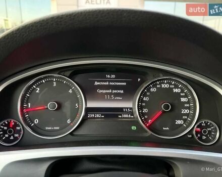 Білий Фольксваген Туарег, об'ємом двигуна 3 л та пробігом 239 тис. км за 19300 $, фото 49 на Automoto.ua