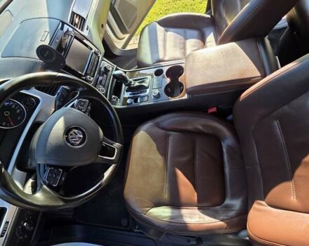 Белый Фольксваген Туарег, объемом двигателя 3 л и пробегом 216 тыс. км за 24000 $, фото 6 на Automoto.ua