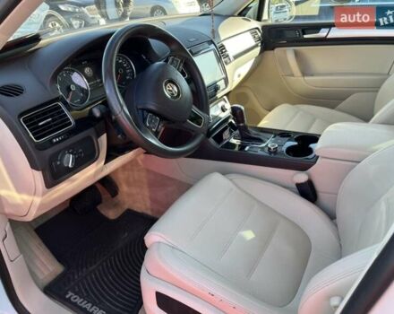 Белый Фольксваген Туарег, объемом двигателя 3.6 л и пробегом 135 тыс. км за 16900 $, фото 5 на Automoto.ua