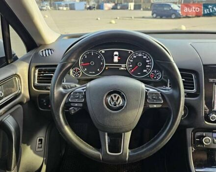 Белый Фольксваген Туарег, объемом двигателя 3 л и пробегом 210 тыс. км за 15900 $, фото 24 на Automoto.ua