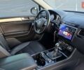 Белый Фольксваген Туарег, объемом двигателя 2.97 л и пробегом 180 тыс. км за 18999 $, фото 22 на Automoto.ua