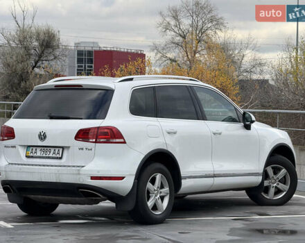 Белый Фольксваген Туарег, объемом двигателя 2.97 л и пробегом 329 тыс. км за 17800 $, фото 7 на Automoto.ua