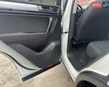 Белый Фольксваген Туарег, объемом двигателя 2.97 л и пробегом 192 тыс. км за 17000 $, фото 23 на Automoto.ua