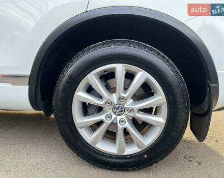 Белый Фольксваген Туарег, объемом двигателя 2.97 л и пробегом 142 тыс. км за 22500 $, фото 9 на Automoto.ua