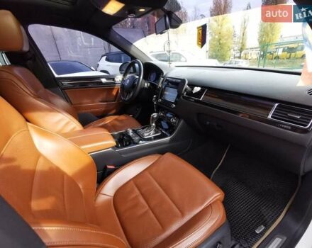 Белый Фольксваген Туарег, объемом двигателя 2.97 л и пробегом 222 тыс. км за 18999 $, фото 27 на Automoto.ua