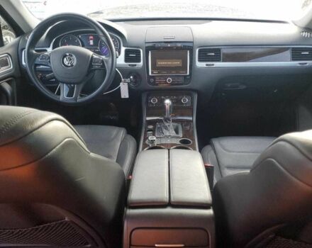 Білий Фольксваген Туарег, об'ємом двигуна 3 л та пробігом 151 тис. км за 1900 $, фото 7 на Automoto.ua