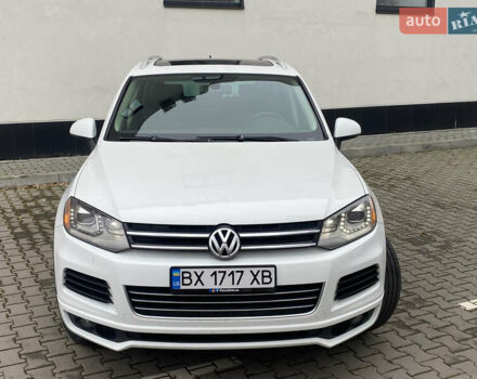 Белый Фольксваген Туарег, объемом двигателя 2.97 л и пробегом 260 тыс. км за 22500 $, фото 2 на Automoto.ua