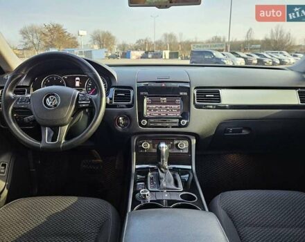Белый Фольксваген Туарег, объемом двигателя 3 л и пробегом 210 тыс. км за 15900 $, фото 22 на Automoto.ua