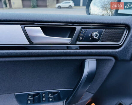 Білий Фольксваген Туарег, об'ємом двигуна 2.97 л та пробігом 344 тис. км за 15900 $, фото 21 на Automoto.ua